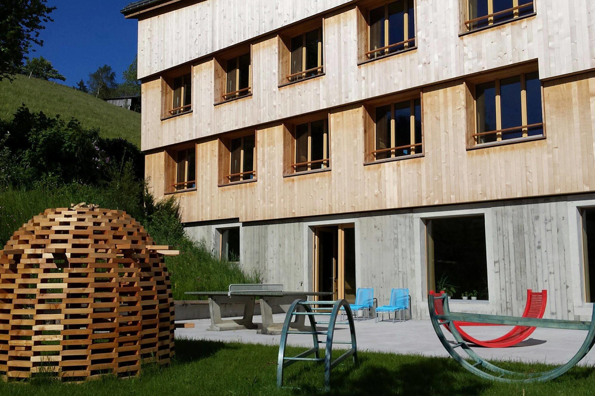 Saanen Gstaad Youth Hostel Kültér fotó