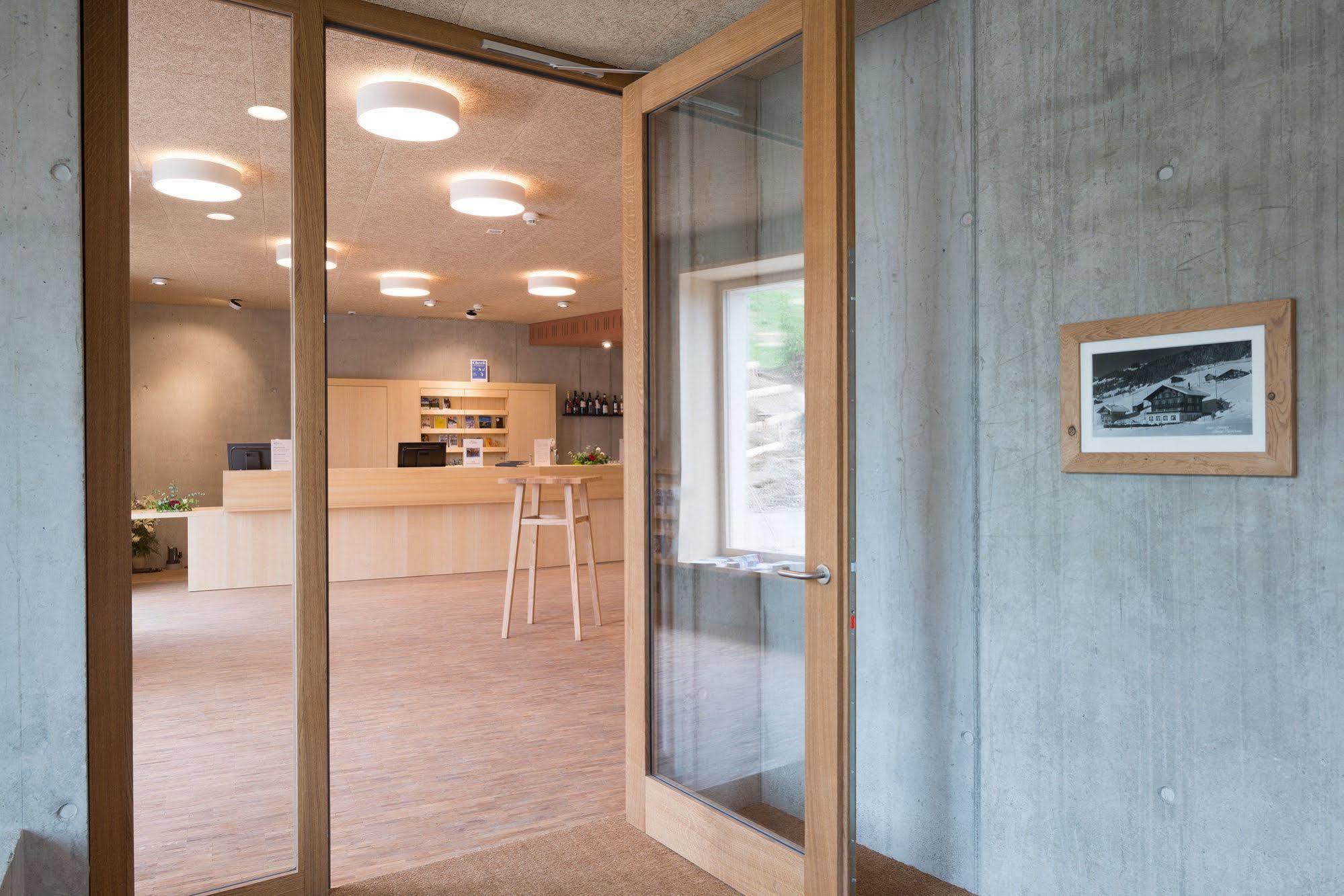 Saanen Gstaad Youth Hostel Kültér fotó